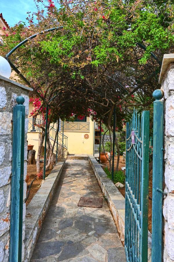 Pavlos' Cottage With Beach View Корфос Екстер'єр фото